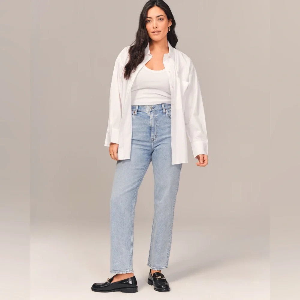 Abercrombie & Fitch Curve Love Ultra High Rise Ankle Straight Jean - Picture 12 of 12